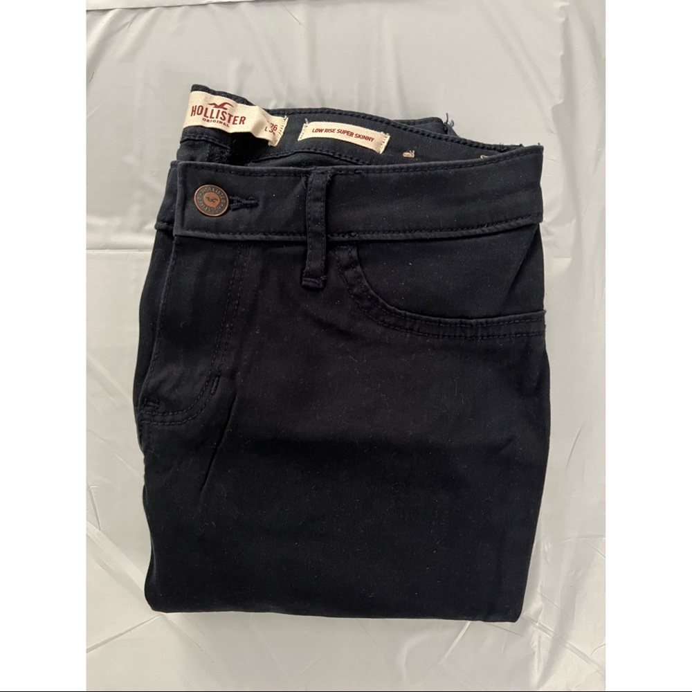 Hollister Low Rise Super Skinny Navy Pant